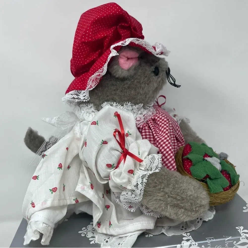 1982 Handmade Plush Mouse Basket Red Strawberry White eyelet Dress Gingham Apron